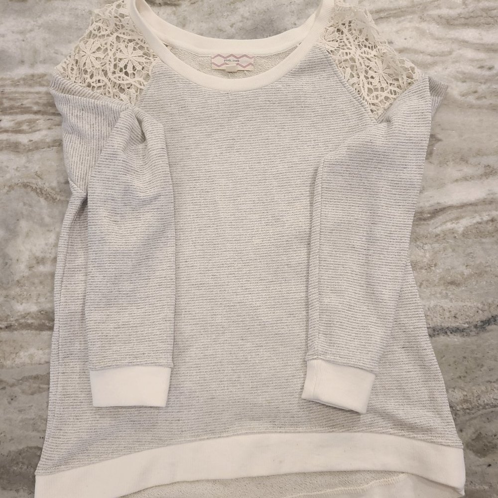 Sweatshirt with lace embellishment